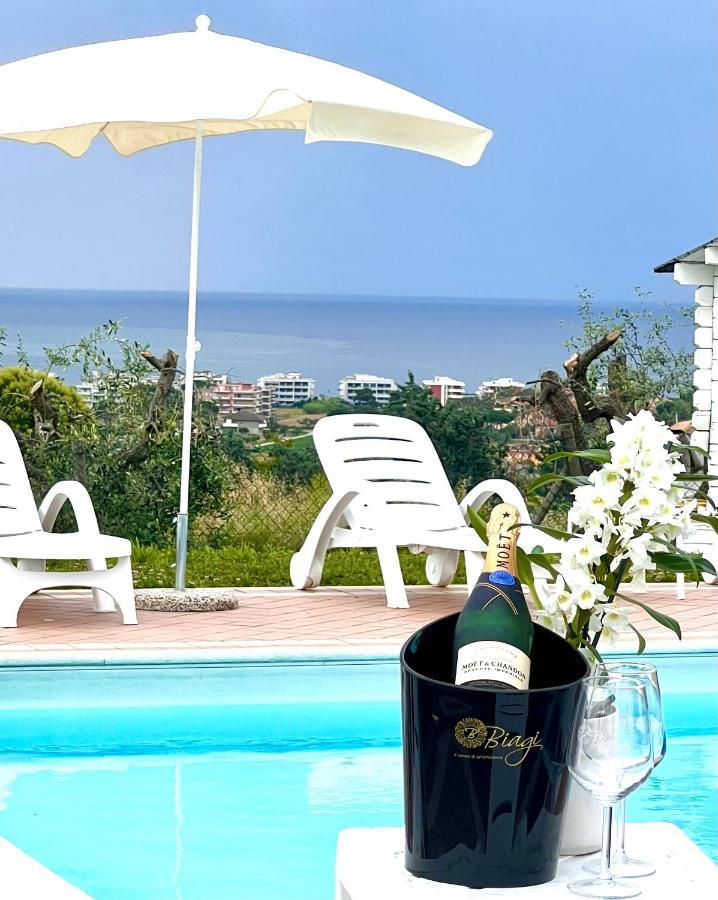 Vigneto - Italian Restaurant & B&B Villa Rosa Di Martinsicuro 외부 사진