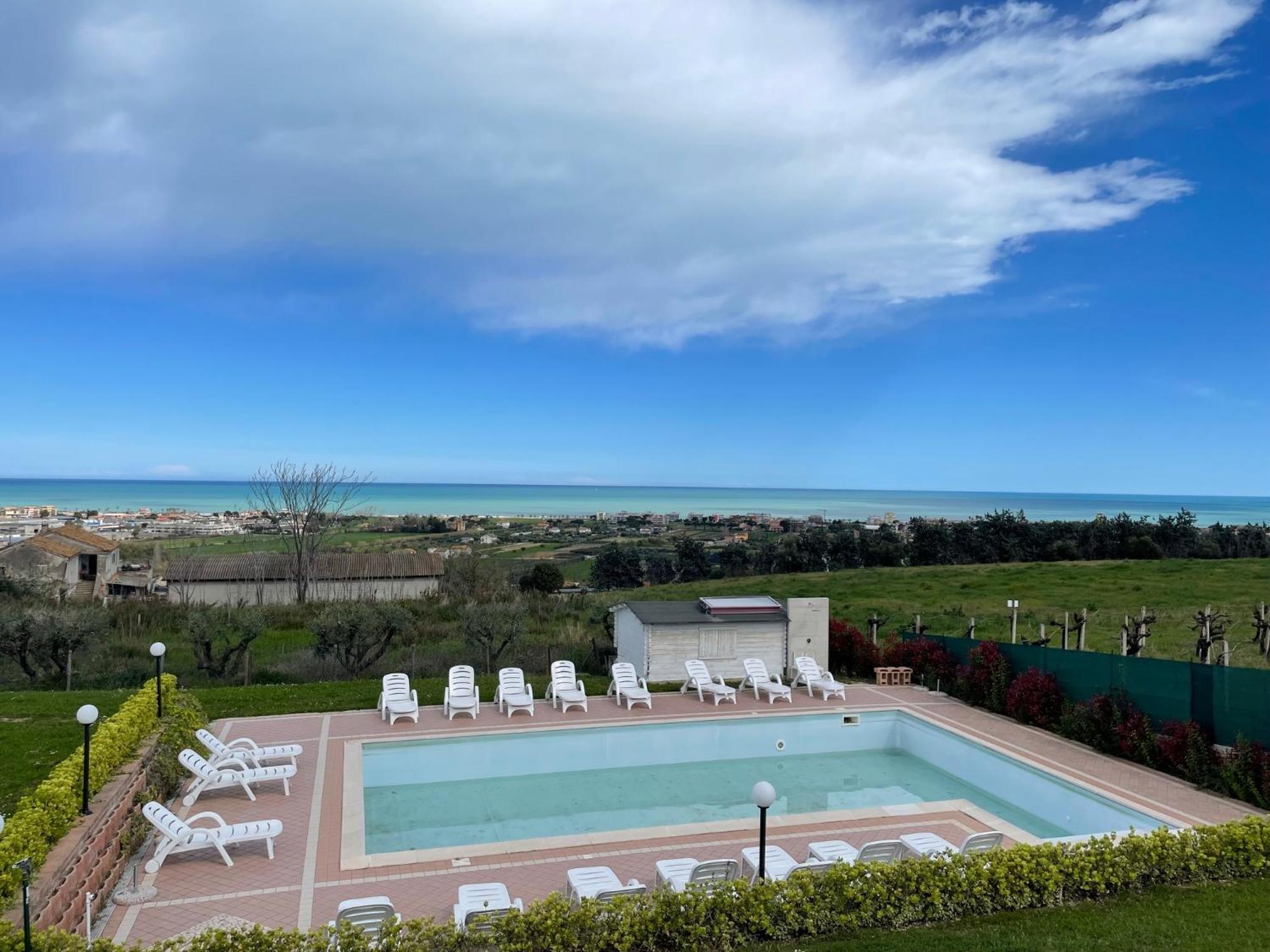 Vigneto - Italian Restaurant & B&B Villa Rosa Di Martinsicuro 외부 사진