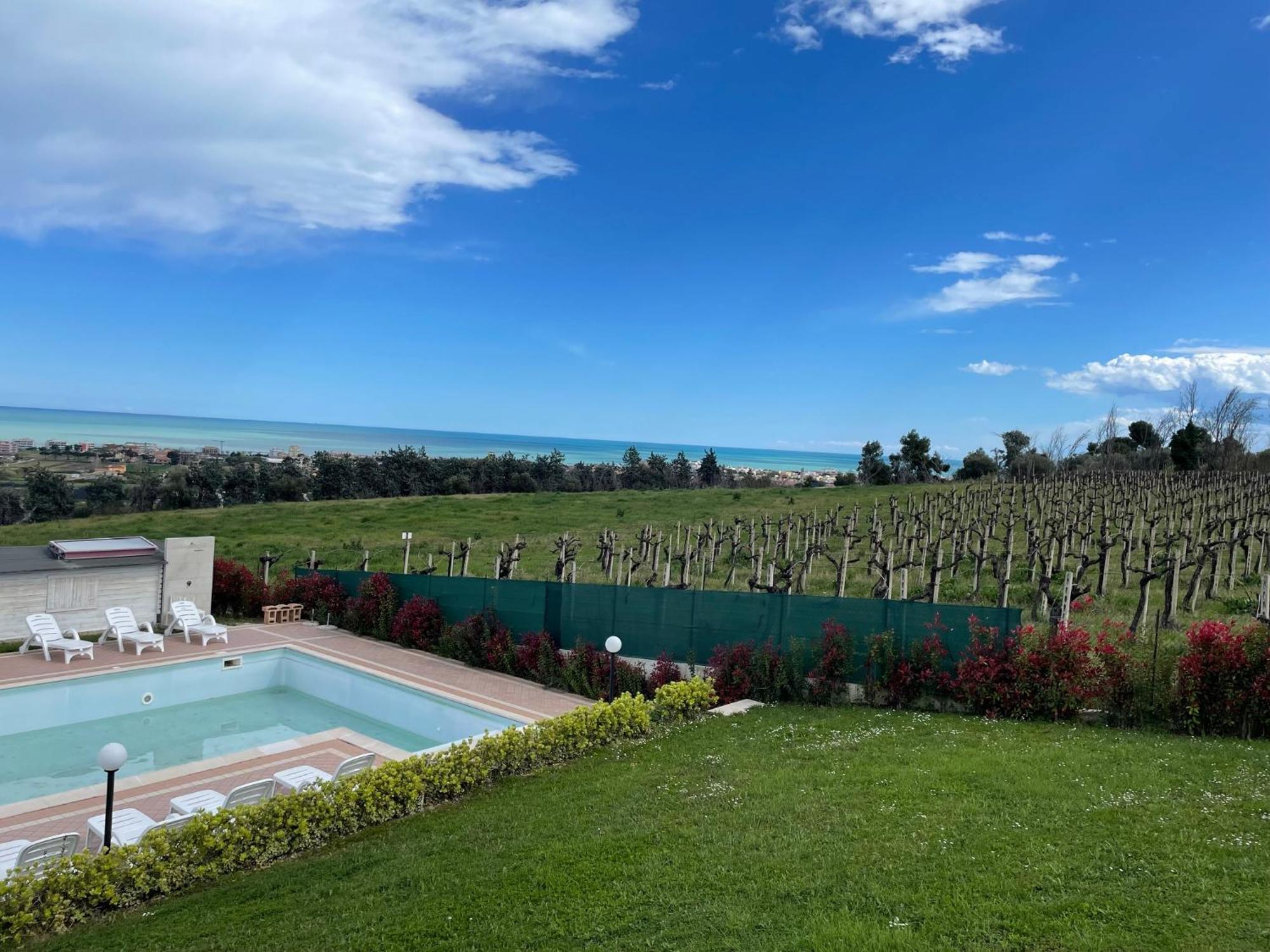 Vigneto - Italian Restaurant & B&B Villa Rosa Di Martinsicuro 외부 사진