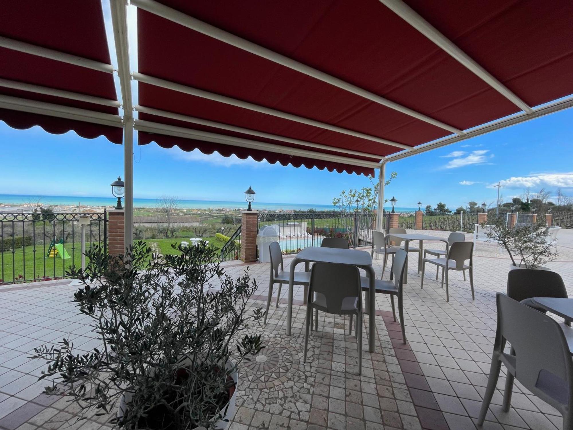 Vigneto - Italian Restaurant & B&B Villa Rosa Di Martinsicuro 외부 사진