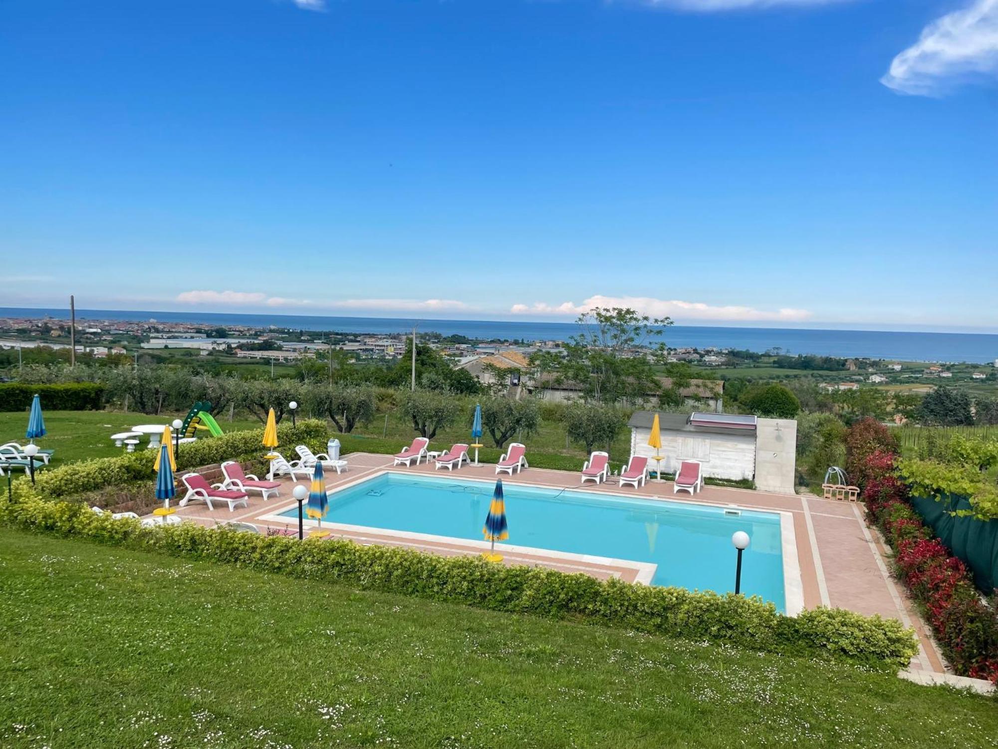 Vigneto - Italian Restaurant & B&B Villa Rosa Di Martinsicuro 외부 사진