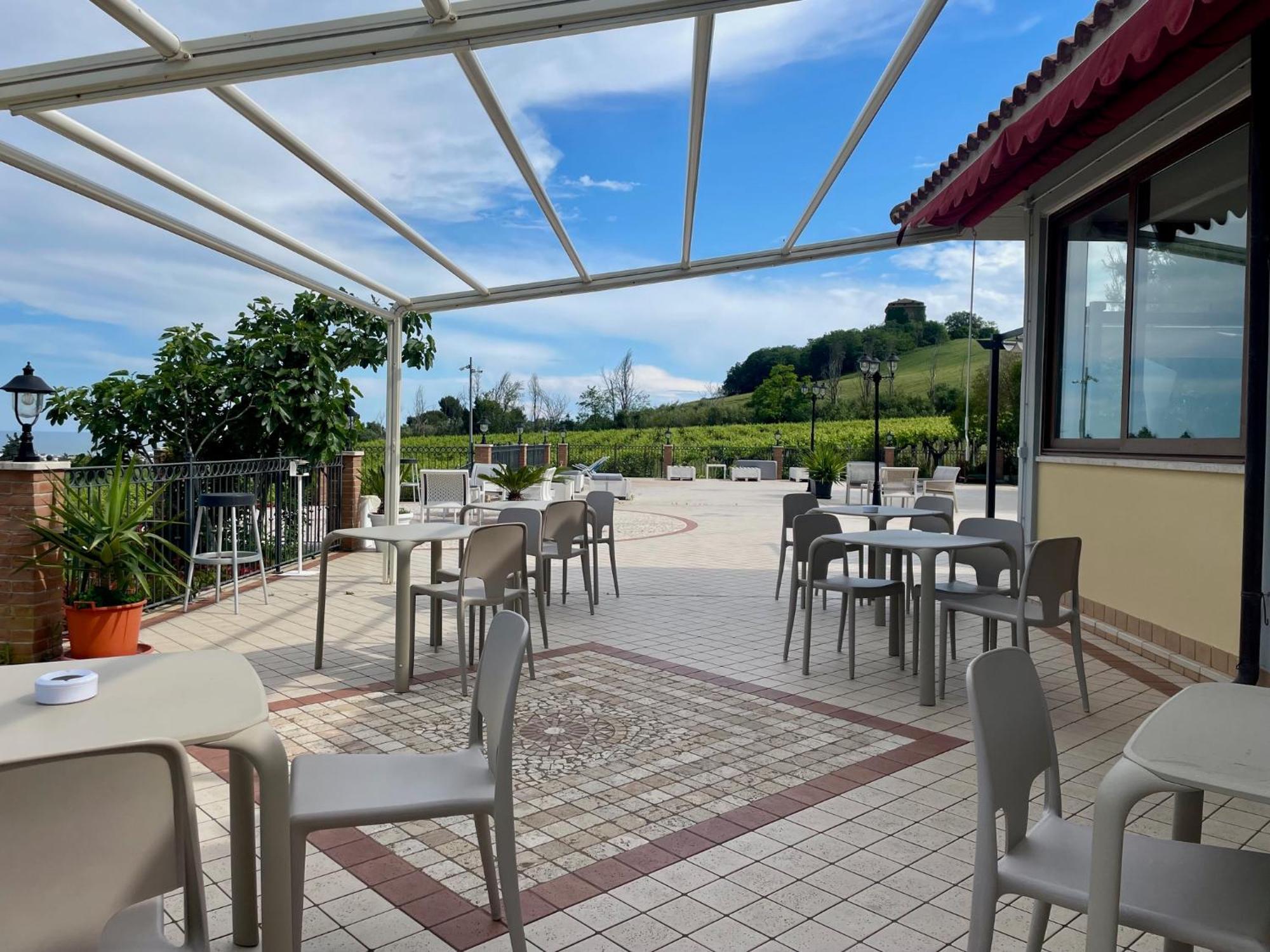 Vigneto - Italian Restaurant & B&B Villa Rosa Di Martinsicuro 외부 사진