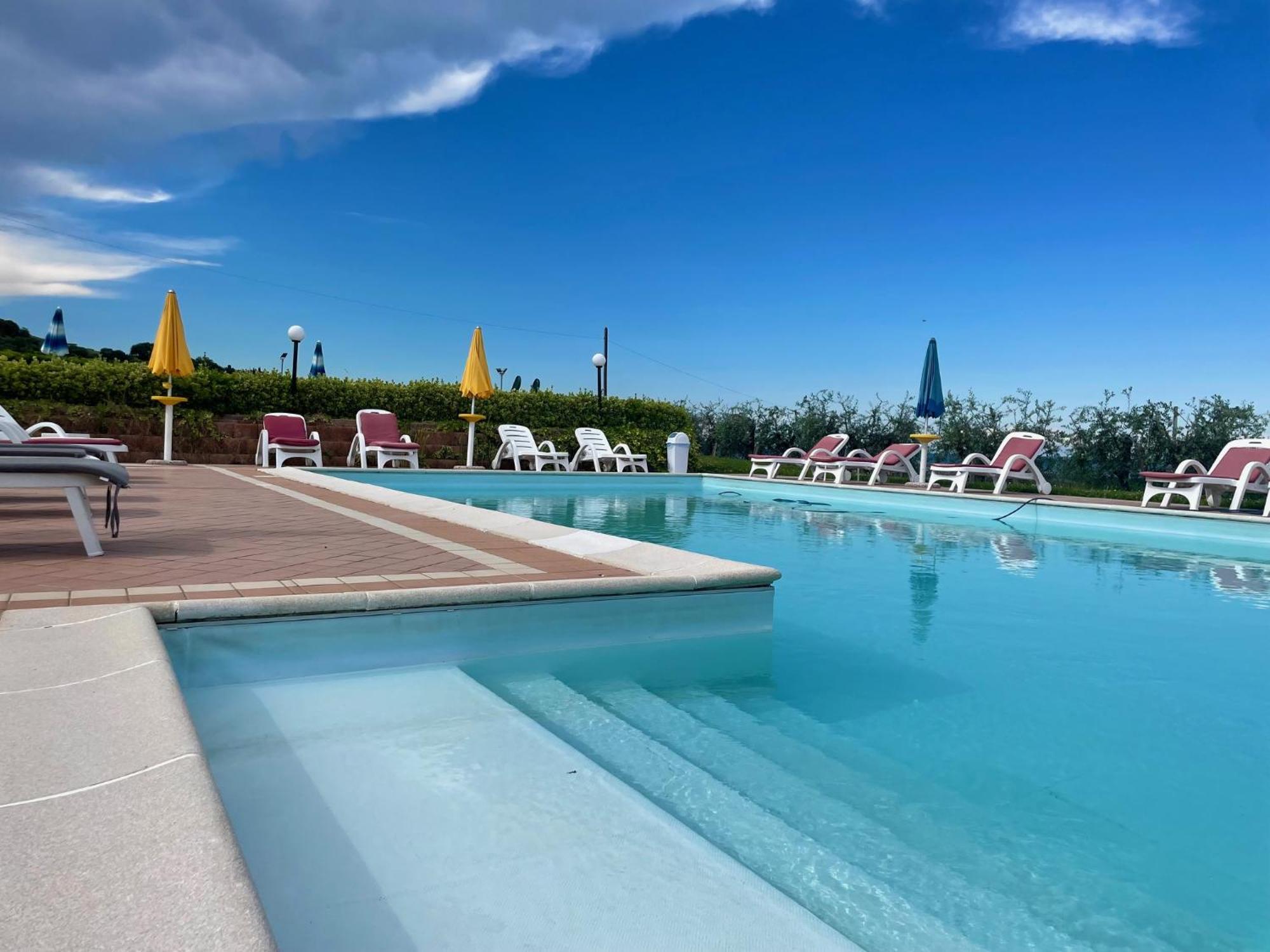 Vigneto - Italian Restaurant & B&B Villa Rosa Di Martinsicuro 외부 사진