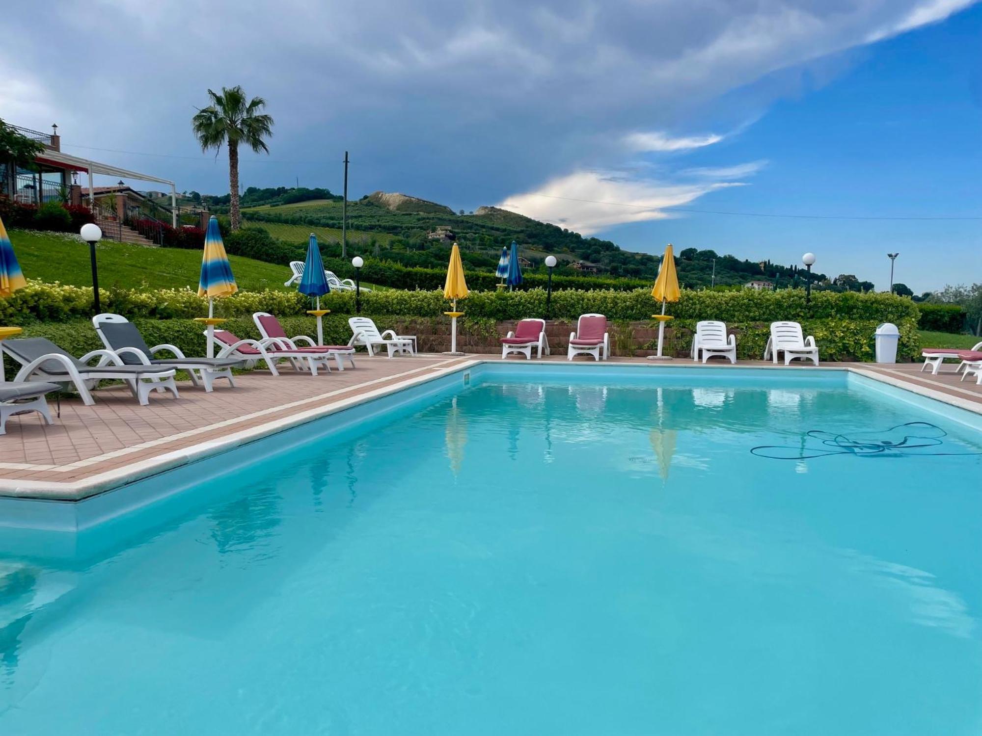 Vigneto - Italian Restaurant & B&B Villa Rosa Di Martinsicuro 외부 사진